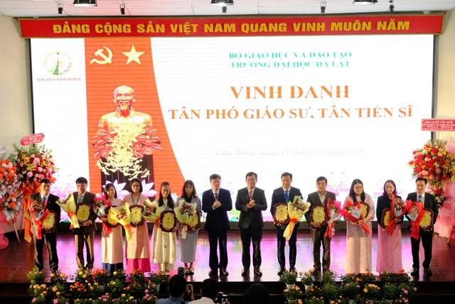 Trường ĐH Đà Lạt có thêm 5 phó giáo sư, 6 tiến sĩ  - Ảnh 1.