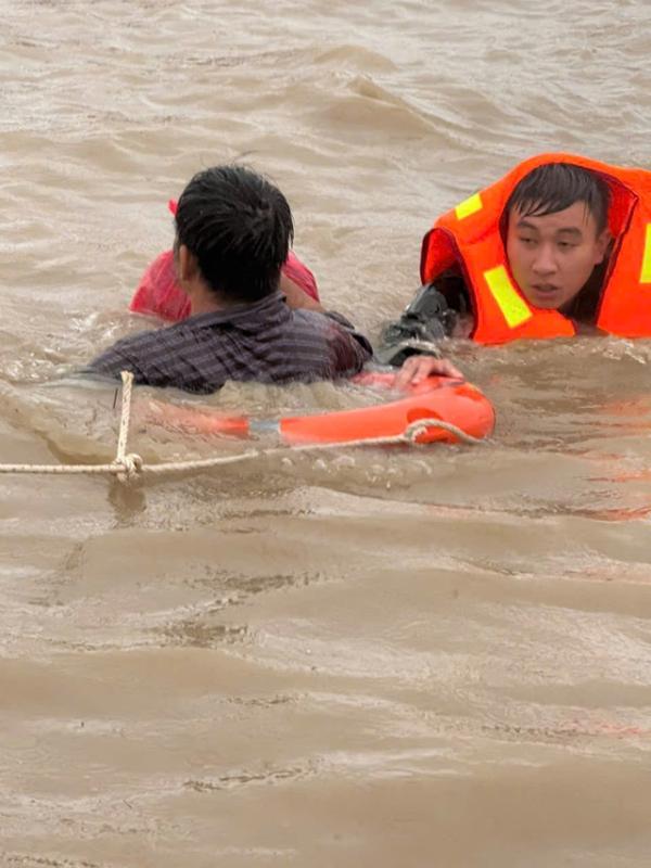 Bộ Quốc phòng điều máy bay trực thăng cứu trợ vùng lũ Khánh Hòa, Phú Yên cũ- Ảnh 2.