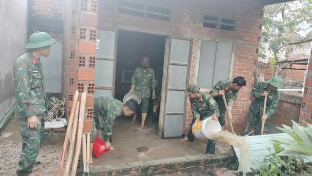 Bộ Quốc phòng điều xe thiết giáp tiếp tế dân vùng ngập lụt Đắk Lắk- Ảnh 8.