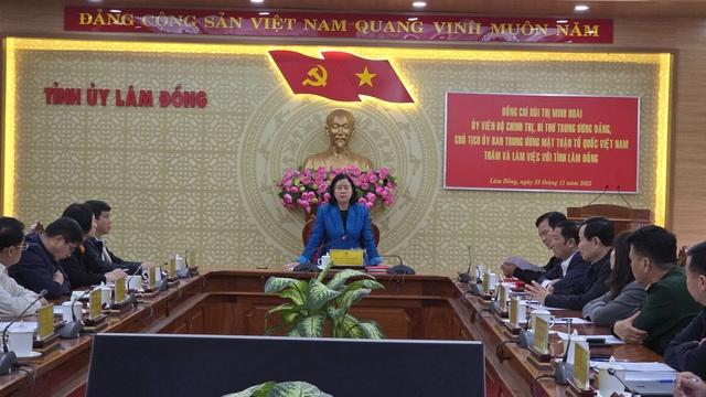 Chủ tịch Ủy ban T.Ư MTTQ Việt Nam Bùi Thị Minh Hoài thăm đồng bào vùng lũ Lâm Đồng- Ảnh 5.