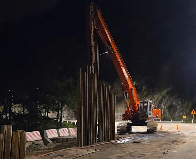 Sạt lở đèo Prenn gây khó khăn cho giao thông nhưng sẽ sớm được khắc phục - Ảnh 2.