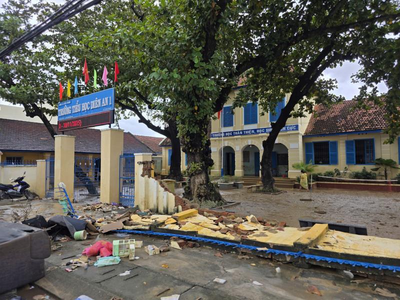 Khánh Hòa: Trường ngổn ngang bùn đất sau lũ lịch sử, chưa xác định ngày đi học- Ảnh 12.