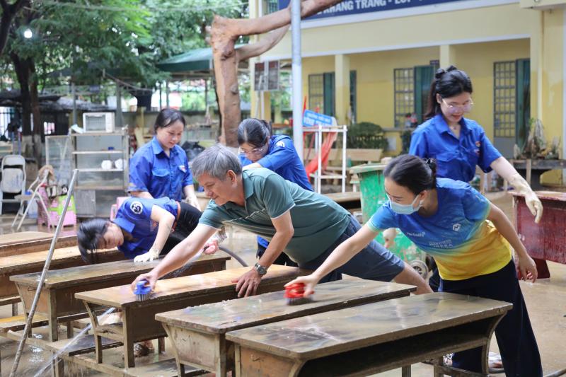 Khánh Hòa: Trường ngổn ngang bùn đất sau lũ lịch sử, chưa xác định ngày đi học- Ảnh 6.