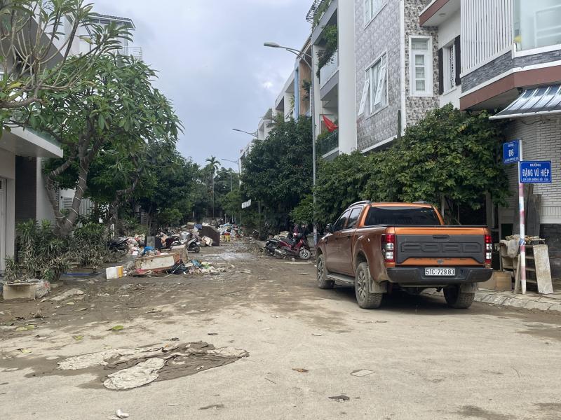 Sữa xe máy ở Nha Trang sau lũ, 'nhiều gấp 100 lần ngày thường'- Ảnh 13.