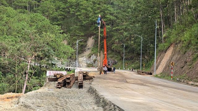 13 giờ ngày 25.11 thông đèo Prenn sau 8 ngày tạm dừng vì sạt lở- Ảnh 3.
