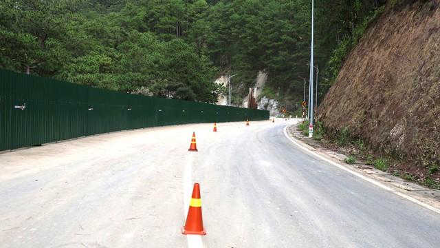 13 giờ ngày 25.11 thông đèo Prenn sau 8 ngày tạm dừng vì sạt lở- Ảnh 1.