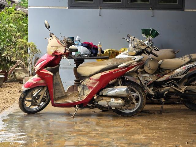 Những nơi thay dầu, sửa xe miễn phí cho người dân bị ngập lụt tại Khánh Hòa - Ảnh 1.