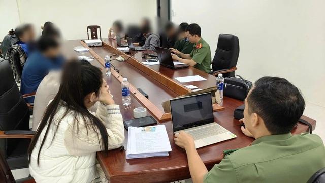 Đà Nẵng: Triệt phá đường dây lừa đảo tiền mã hóa, chiếm đoạt hơn 90 tỉ đồng - Ảnh 2.