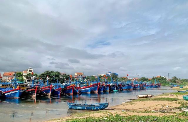 Đắk Lắk ban hành lệnh cấm biển để ứng phó bão số 15 - Ảnh 1.