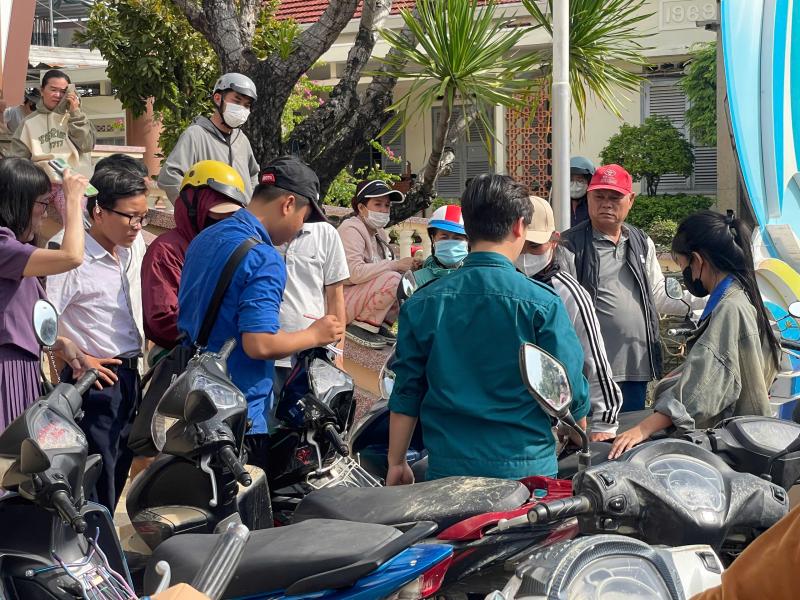 100 Thợ sửa xe từ miền bắc hỗ trợ người dân khánh hòa khắc phục hậu quả lũ lụt - Ảnh 7.