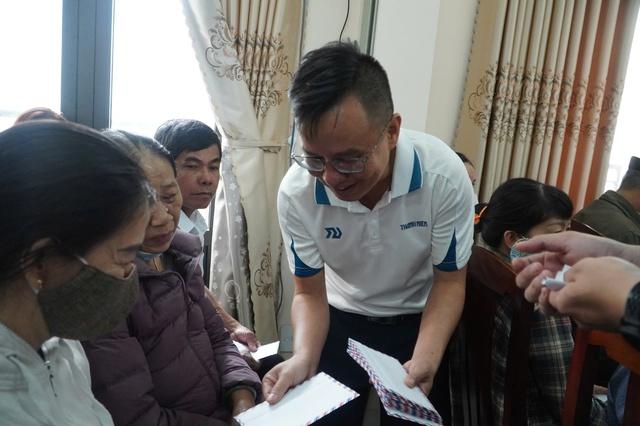 San sẻ khó khăn với người dân vùng lũ - Ảnh 4.