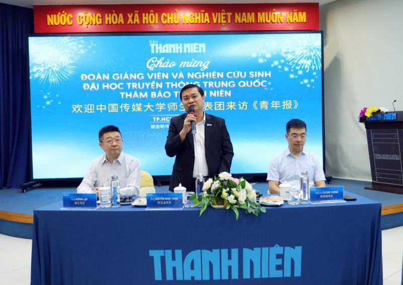Giảng viên và nghiên cứu sinh ĐH Truyền thông Trung Quốc thăm tòa soạn Báo Thanh Niên - Ảnh 1.