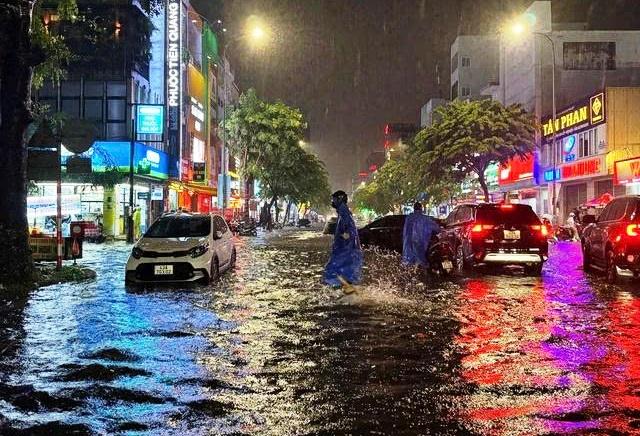 Vì sao trung tâm TP.Đà Nẵng vẫn ngập dù được đầu tư hàng ngàn tỉ đồng? - Ảnh 1.