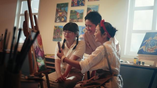 Học cách mở lòng hơn và kết nối với nhau trong thời đại công nghệ- Ảnh 1.