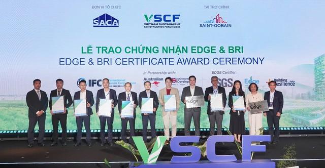 Sai Gon High Rise vinh dự đón nhận chứng chỉ công trình xanh EDGE cho The Aspira - Ảnh 1.