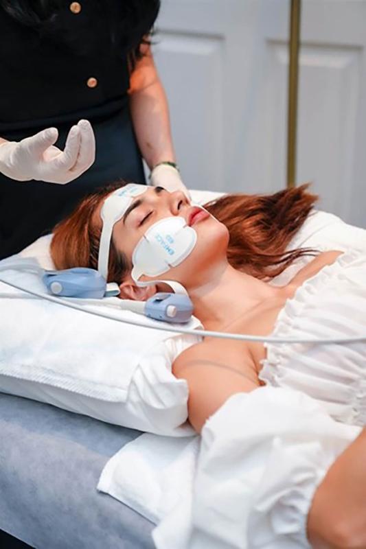 Làm đẹp thế hệ mới: Công nghệ không xâm lấn & sức khỏe tinh thần lên ngôi - Ảnh 1.