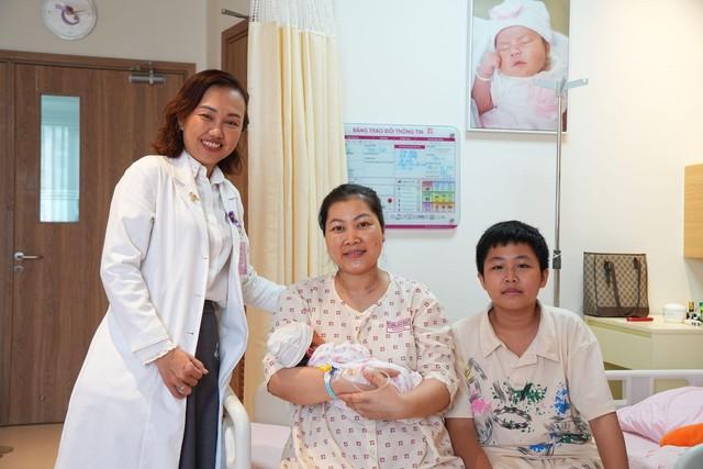 Bình thản vượt cạn tuổi 36 giữa thai kỳ nguy cơ cao nhờ bản lĩnh ê-kíp sản- Ảnh 1.