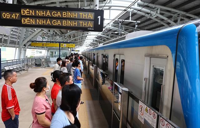 Xe buýt, metro TP.HCM đồng loạt miễn phí vé phục vụ người dân chơi tết - Ảnh 1.