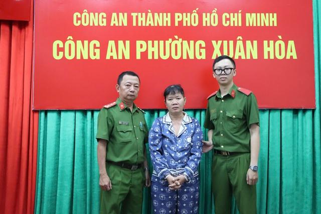 TP.HCM: Cướp giật điện thoại giữa ban ngày, chưa kịp bán thì bị công an bắt- Ảnh 2.