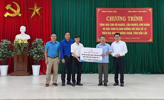 EVNGENCO3 hỗ trợ hơn 7 tỉ đồng cho miền Trung, Tây nguyên sau bão lũ - Ảnh 15.