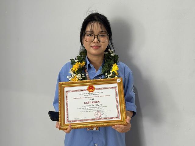 Nhiều sinh viên TP.HCM giỏi nghề 'lọt mắt xanh' của doanh nghiệp - Ảnh 2.