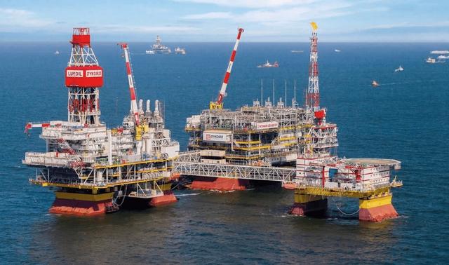 Chiến sự Ukraine ngày 1.387: Ukraine tấn công giàn khoan Nga tận biển Caspi - Ảnh 1.
