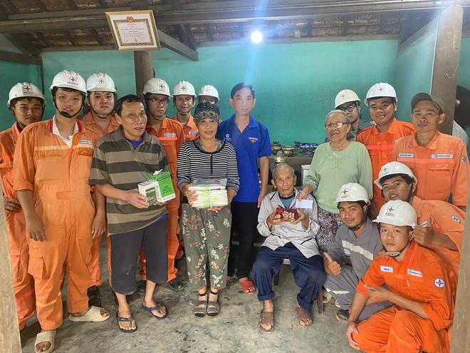 EVNGENCO3 hỗ trợ hơn 7 tỉ đồng cho miền Trung, Tây nguyên sau bão lũ - Ảnh 18.