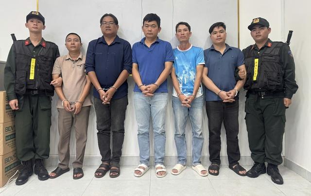 Công an TP.HCM triệt phá đường dây xuất khẩu trái phép 650 tấn khoáng sản - Ảnh 1.