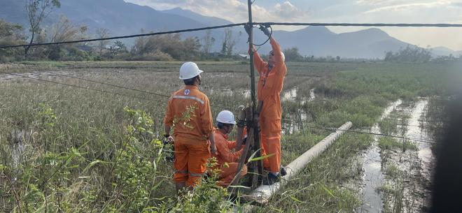 EVNGENCO3 hỗ trợ hơn 7 tỉ đồng cho miền Trung, Tây nguyên sau bão lũ - Ảnh 2.