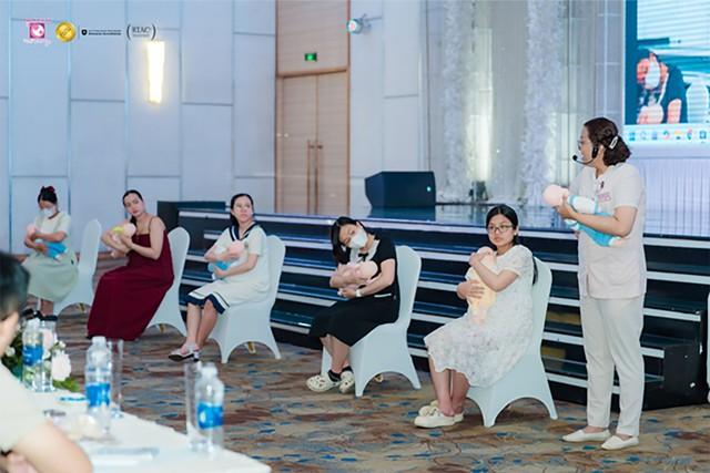 ‘Sữa mẹ là chân ái’: Dấu ấn chăm sóc mẹ, bé của Bệnh viện Phương Nam 2025- Ảnh 2.