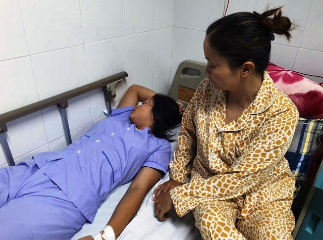 Nữ sinh lớp 8 bị đánh hội đồng: Xuất phát từ 'bài phốt' trên mạng xã hội - Ảnh 1.