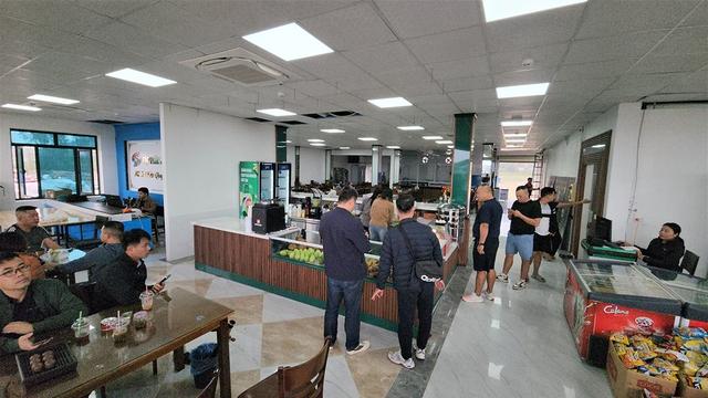 Trạm dừng nghỉ chạy đua tiến độ- Ảnh 3. Trạm dừng nghỉ chạy đua tiến độ- Ảnh 3.