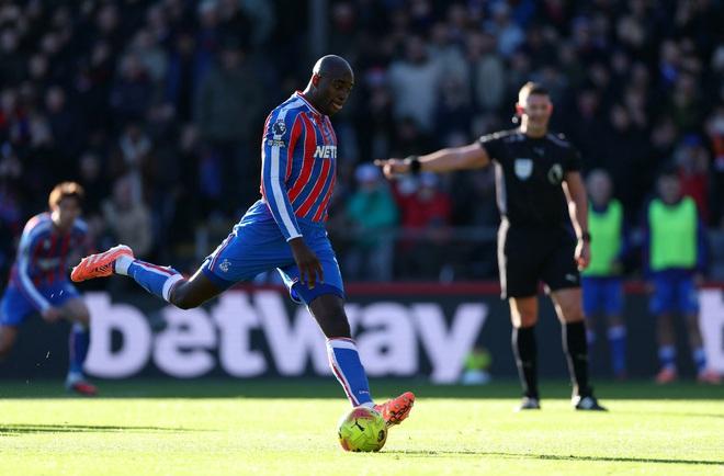 Nhận bàn thua vì ‘không cập nhật luật’, M.U vẫn ngược dòng ngoạn mục hạ Crystal Palace- Ảnh 1.