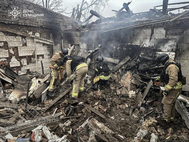 Chiến sự Ukraine ngày 1.397: Nga bất ngờ tìm hướng đột phá xuyên biên giới tại Sumy - Ảnh 1.