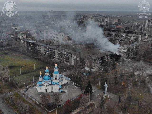 Chiến sự Ukraine ngày 1.388: Kyiv tuyên bố vẫn giữ Siversk, ông Zelensky thị sát tiền tuyến - Ảnh 3.