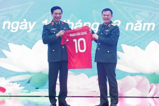 Đại tướng Phan Văn Giang kỳ vọng Thể Công Viettel giữ vững bản sắc, lan tỏa mạnh mẽ tinh thần quân đội- Ảnh 1.