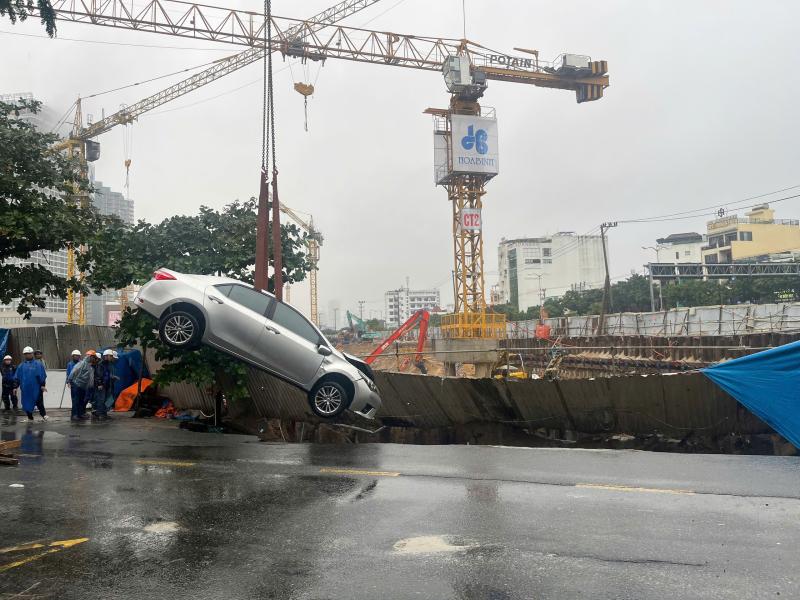 Người dân lo sợ trước 'hố tử thần' đường Nguyễn Công Trứ: Sở Xây dựng nói gì?- Ảnh 2.