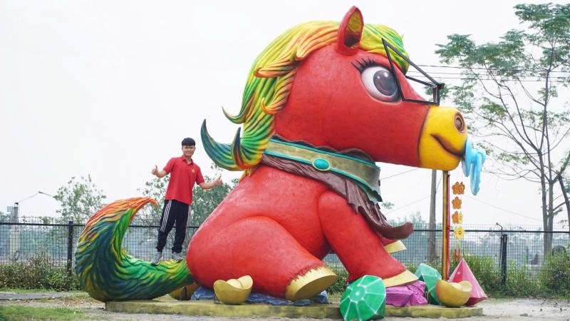 Linh vật 'Ngựa Vui Vẻ' bất ngờ gây sốt trước giao thừa 2026: 'Quá dễ thương!' - Ảnh 1.