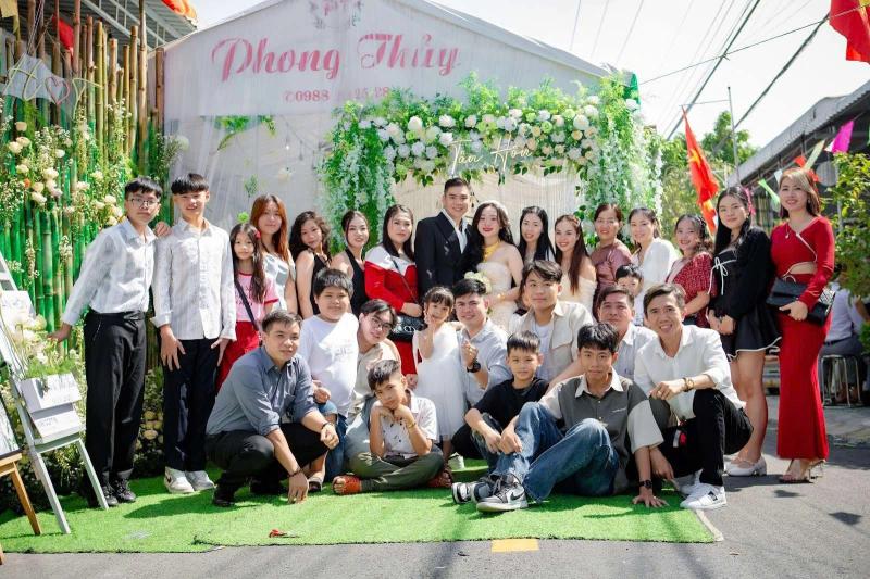 Đám cưới 'độc lạ' 2025: Không nhạc, không khách, chỉ có bà con vì điều đặc biệt - Ảnh 1.