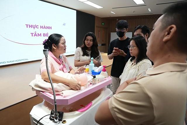 ‘Sữa mẹ là chân ái’: Dấu ấn chăm sóc mẹ, bé của Bệnh viện Phương Nam 2025- Ảnh 4.