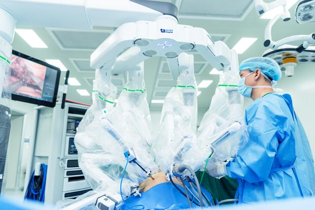 Phẫu thuật robot Da Vinci không còn là 'đặc quyền' của người có tiền- Ảnh 2.