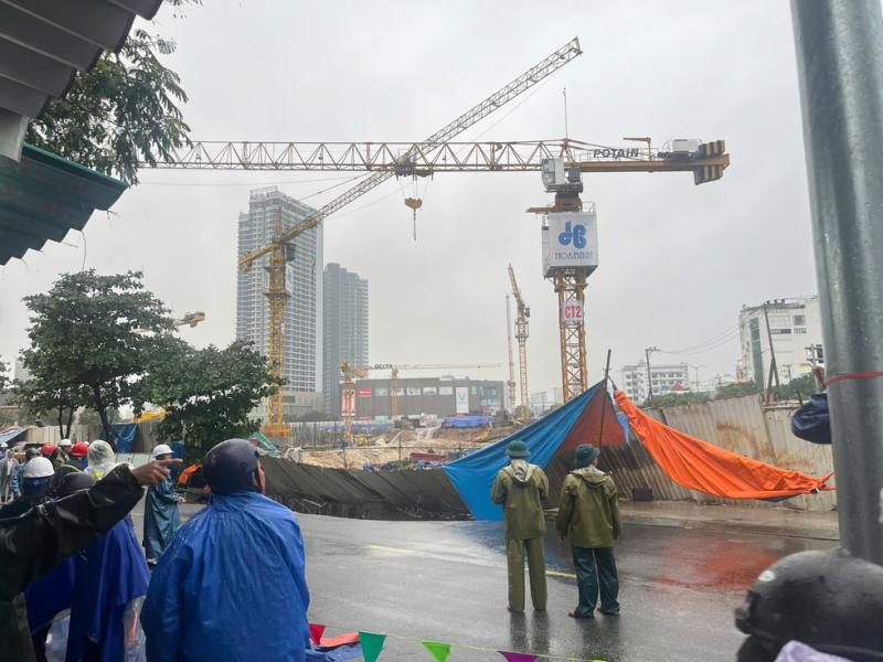 Đà Nẵng 'tuýt còi' đại công trình, khẩn cấp xử lý hố tử thần 'nuốt' ô tô - Ảnh 2.