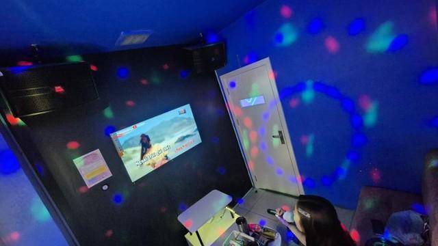 Karaoke chỉ có… 1 người- Ảnh 6.