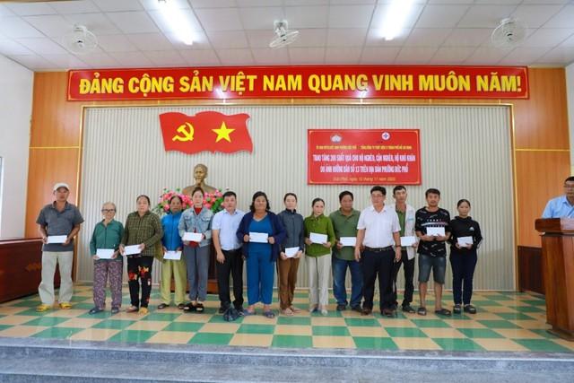 EVNGENCO3 hỗ trợ hơn 7 tỉ đồng cho miền Trung, Tây nguyên sau bão lũ - Ảnh 6.