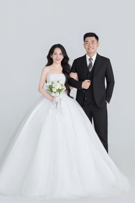 Mời cưới online cô dâu ở Hà Nội đón 10 mâm khách lạ đến chung vui - Ảnh 3.