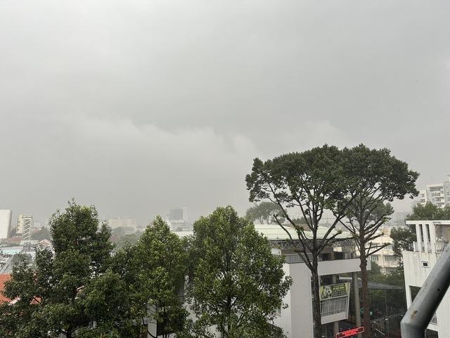 Sài Gòn đang sấm to, mưa lớn   - Ảnh 5.