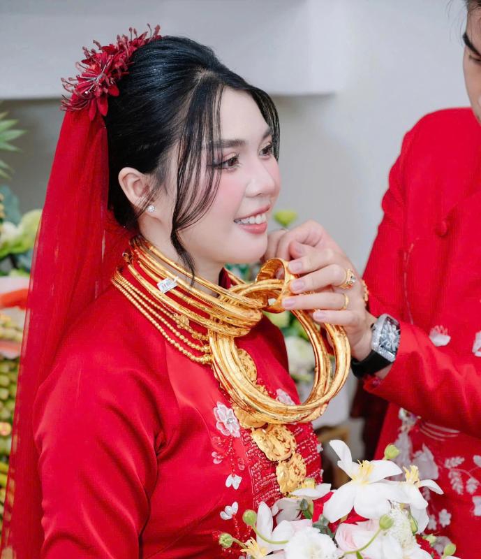 Đám cưới 'độc lạ' 2025: Không nhạc, không khách, chỉ có bà con vì điều đặc biệt - Ảnh 3.
