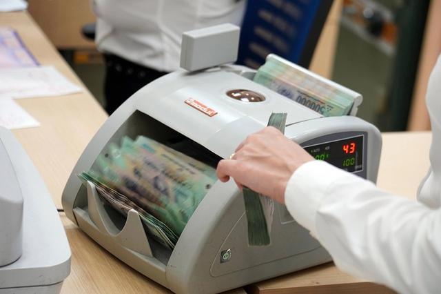 Ngân hàng đua tăng lãi suất tiết kiệm- Ảnh 1.