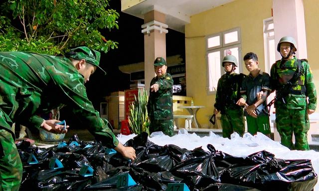 Tây Ninh: Phá chuyên án lớn, thu giữ 15.000 gói thuốc lá lậu trên xe bán tải - Ảnh 2.