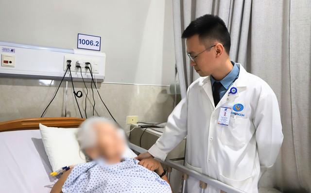 Nữ nội trợ U.70 táo bón suốt 10 năm phải cắt gần như toàn bộ đại tràng- Ảnh 2.